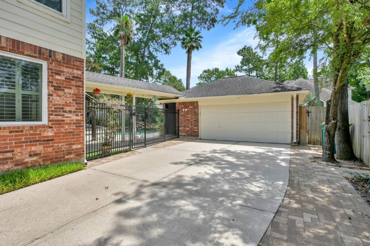 Taupewood Pl Villa The Woodlands Exterior photo